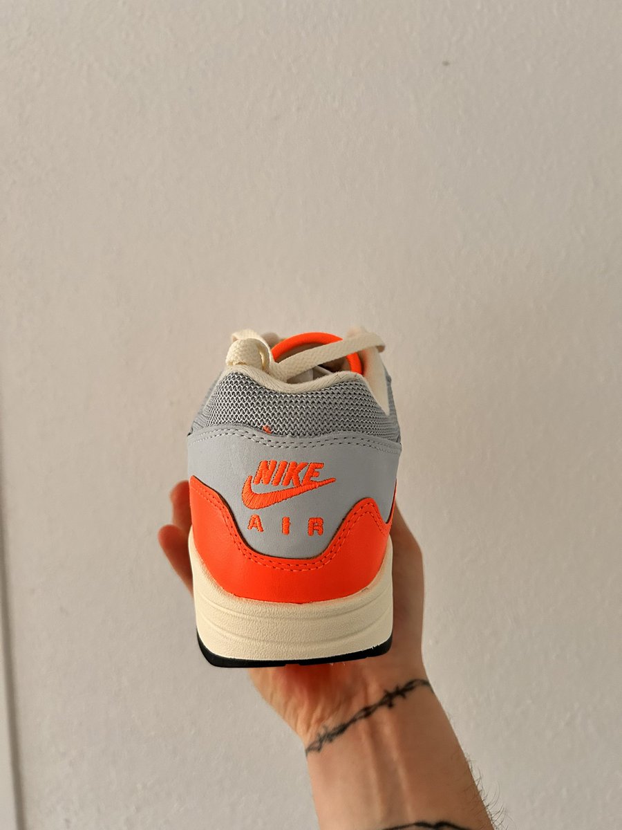 VLNTNSPR's tweet photo. Patta x Nike Air Max 1 “Hyper Crimson”
Size: EU 44.5 / US 10.5
Deadstock
€285,- + ship.
Who’s paypal ready?
#sneakerhead #patta #airmax1 #sneakers https://t.co/TL0zccJN2y