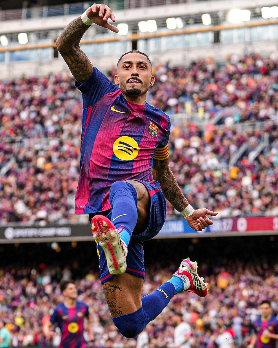 OneFootball's tweet image. Raphinha slots a Panenka for Barcelona’s opener against Sevilla 🥅😏👏