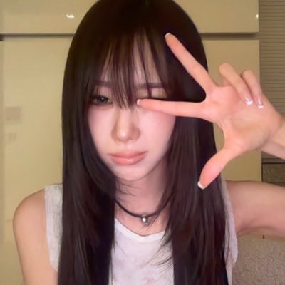 KWGN4gwo's tweet photo. 아 진짜 존내처좋음…. 앞머리 내린거 존예 https://t.co/tfZJUXkmoR