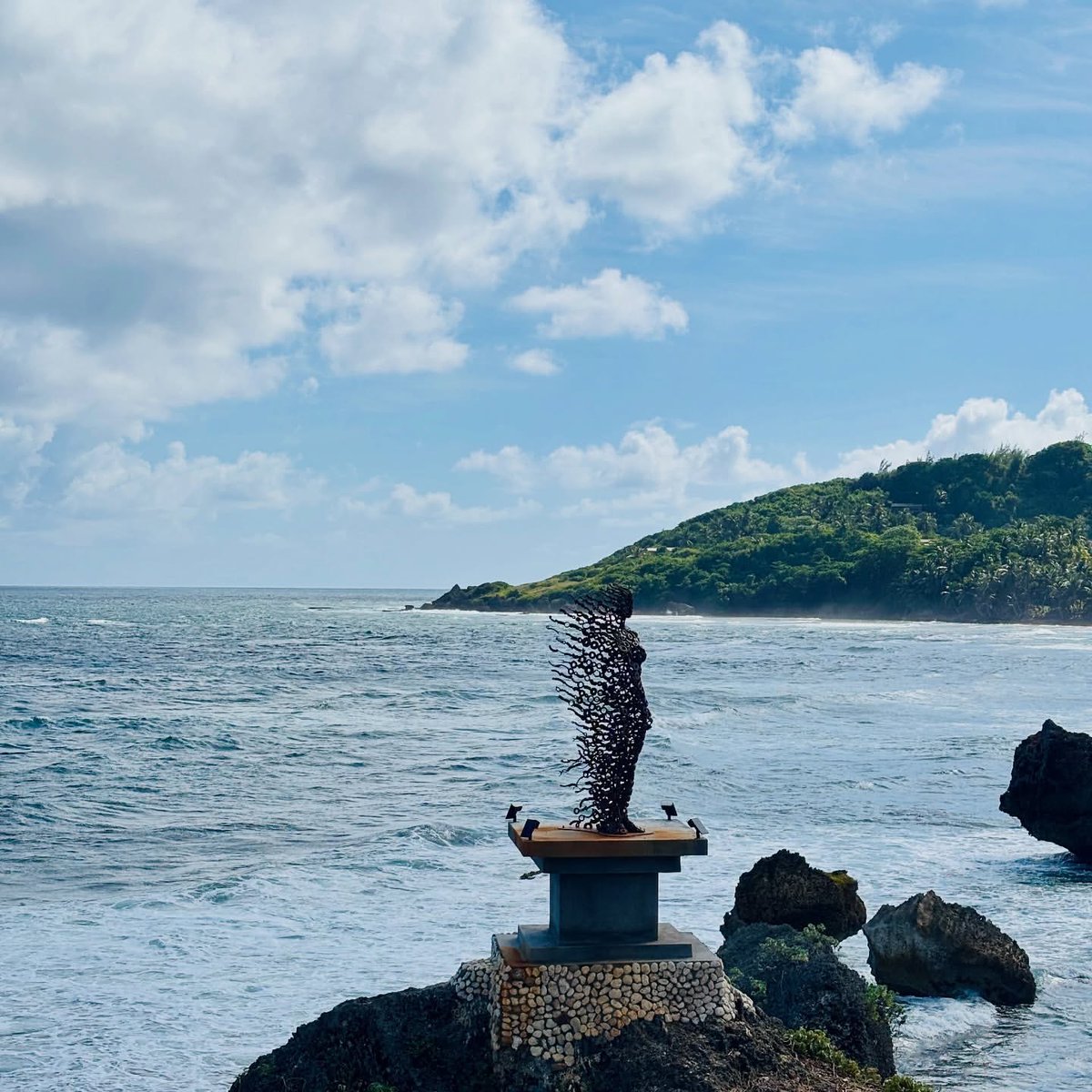 Barbados's tweet image. Nothing resets the mind like Barbados.🇧🇧✨
Ocean views, island breeze, and a moment to slow down. The perfect way to ease into a brand new week.  

📸: @thisisladymac, thanks for sharing!

#MyBarbados #LoveBarbados #VisitBarbados #BarbadosViews