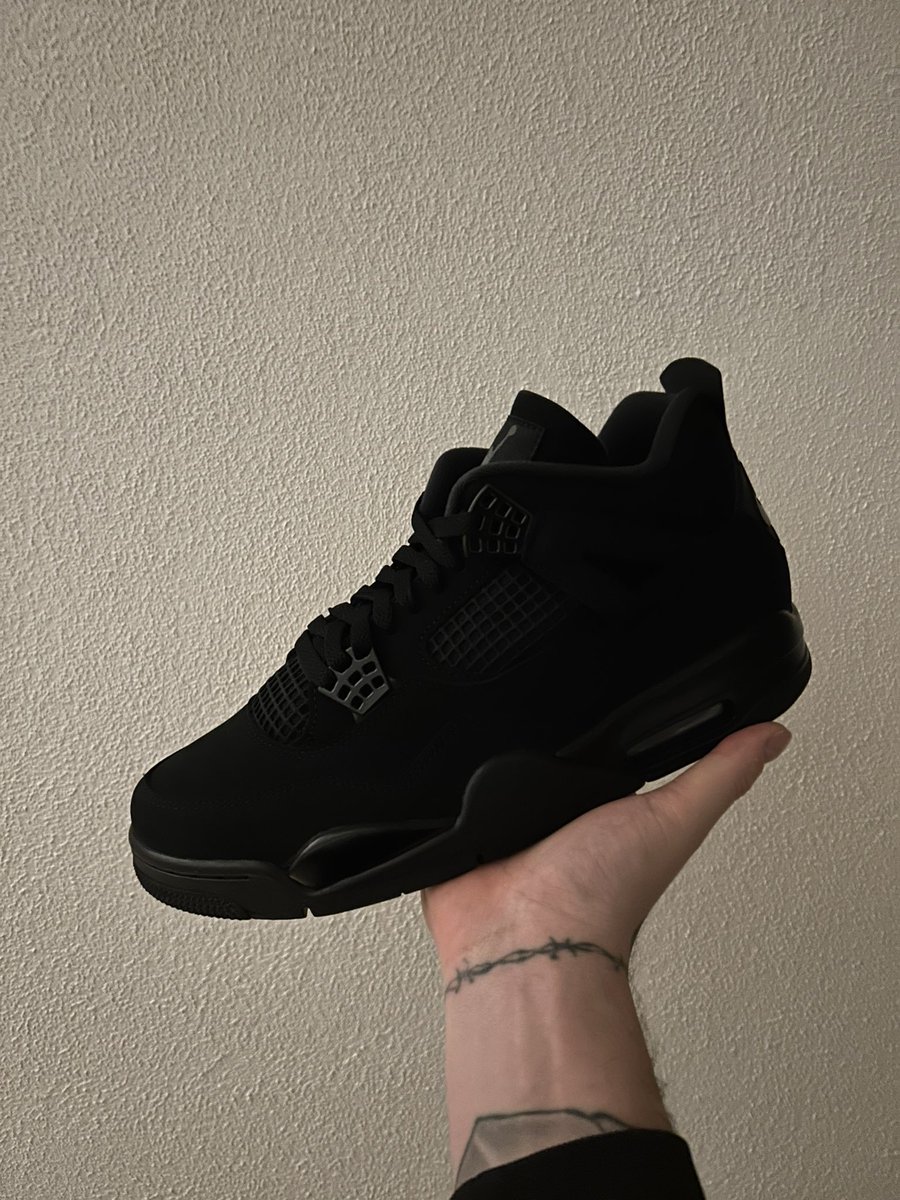 VLNTNSPR's tweet photo. Jordan 4 “Black Cat”
Size: EU 44.5 // US 10.5
Deadstock
€400,- shipped worldwide
Who’s payment ready?

#jordan4 #blackcat #sneaker https://t.co/mjqRGKXD0I