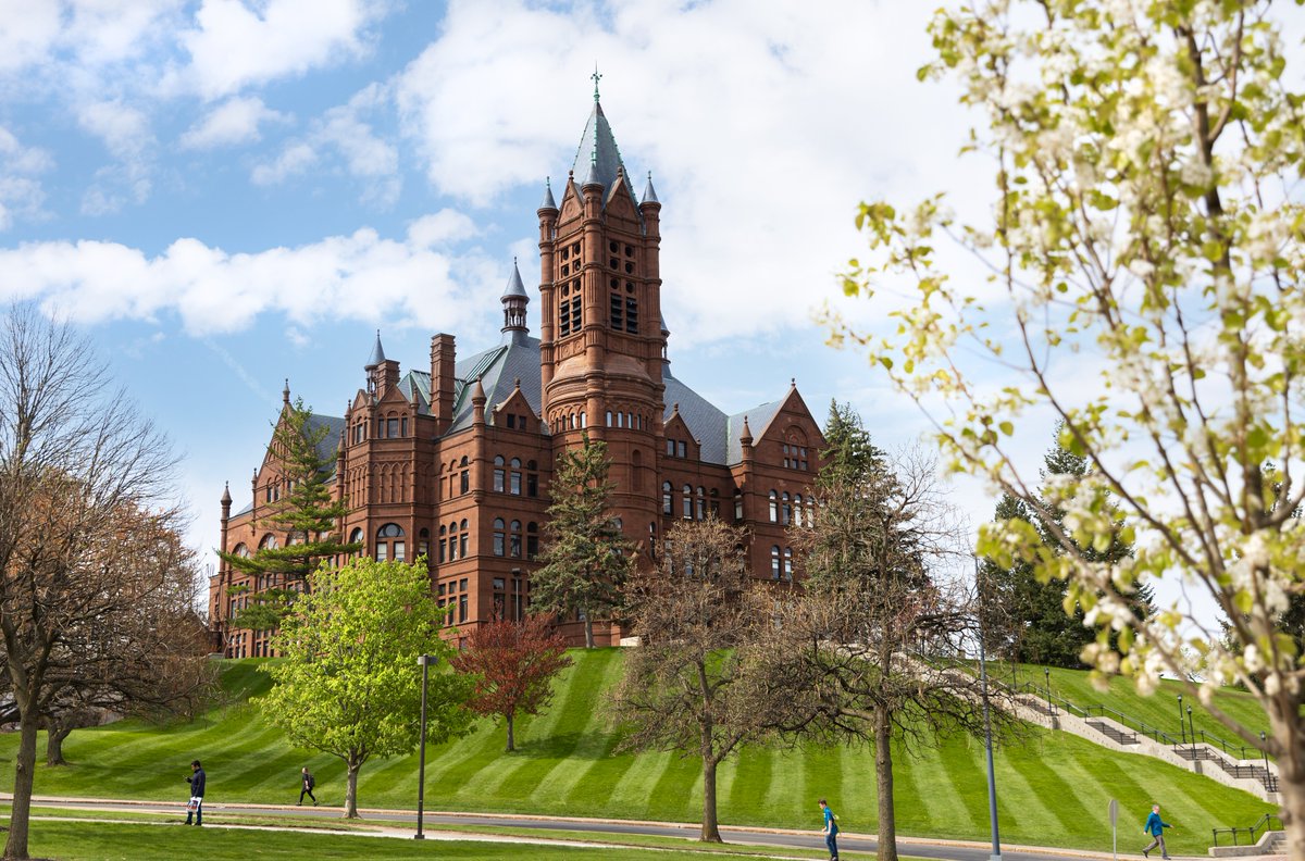 SUAlums's tweet photo. Happy 315 Day, Orange family! No matter the season, Syracuse is always home 🧡

Drop an 🍊 to celebrate! https://t.co/4ERdLkJ4iM