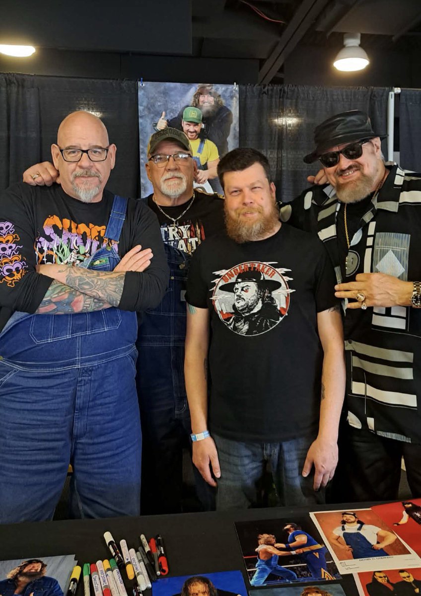 Book Pro Wrestlers tweet media