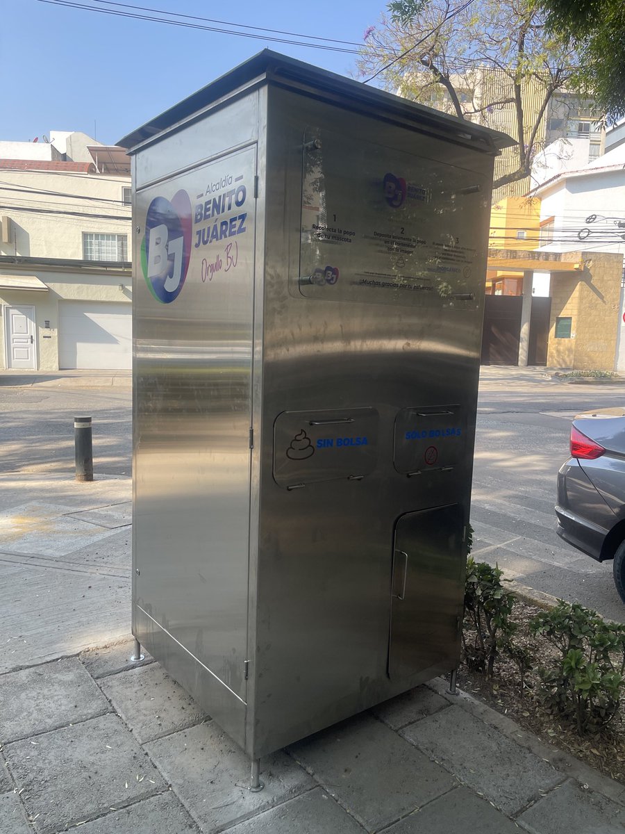 TOASTEDDESIGNMX's tweet photo. Bien por la @BJAlcaldia y su iniciativa de por fin asignar zonas adecuadas para el deshecho de excremento de nuestros perros en los parques. 
Tienen áreas de oportunidad en cuanto a su uso que es poco práctico tener que abrir la bolsa, sacar la deshechos y ponerlos separados. https://t.co/bT6EGrQTwg