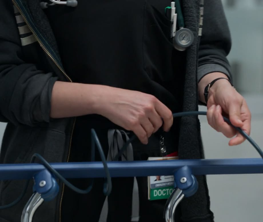 sapphic quiz if you recognize her 🫵 you are GAY 🫵