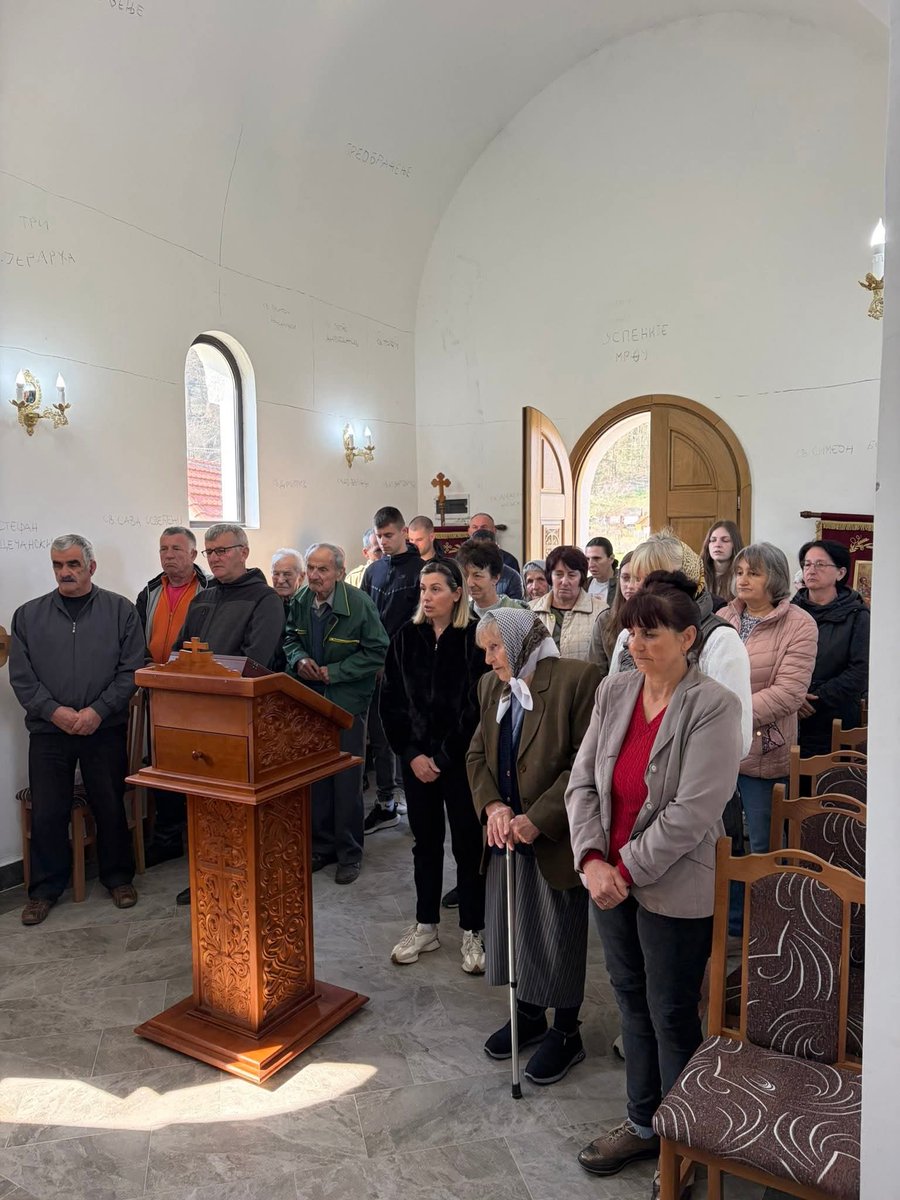 Литургијско сабрање у храму Светог Јустина Ћелијског у Бољевићима у трећу недељу Великог поста која је посвећена прослављању и величању Часног и Животворног Крста Господњег.