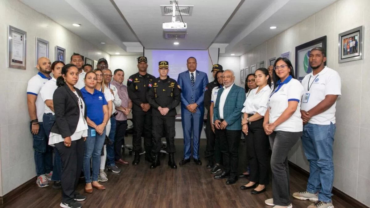 SIN24Horas's tweet photo. Pro Consumidor y CECCOM intensifican acciones contra bebidas adulteradas en Semana Santa #NoticiasSIN #ProConsumidor #CECCOM #SemanaSanta
Detalles en: https://t.co/fNul5cDOJs https://t.co/ePHpF9L7je