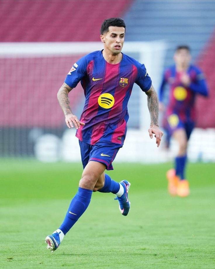BarcaTimes's tweet photo. 𝟐 𝐩𝐞𝐧𝐚𝐥𝐭𝐢𝐞𝐬 won by João Cancelo in the first 20 minutes 🔥🇵🇹 https://t.co/cr1IeSWjnL