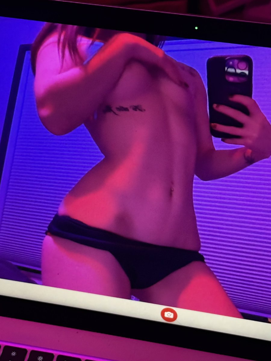 sinonsilk's tweet photo. hips don’t lie 🤫 #teen #sexy #discounted #content #redhead #hips https://t.co/TwcDVtXvDC