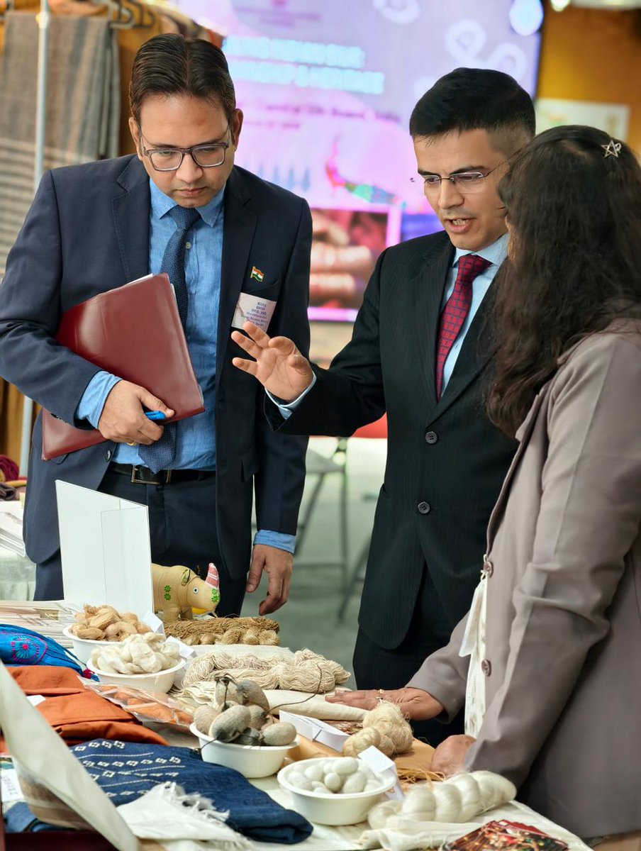 Ministry of Textiles tweet media