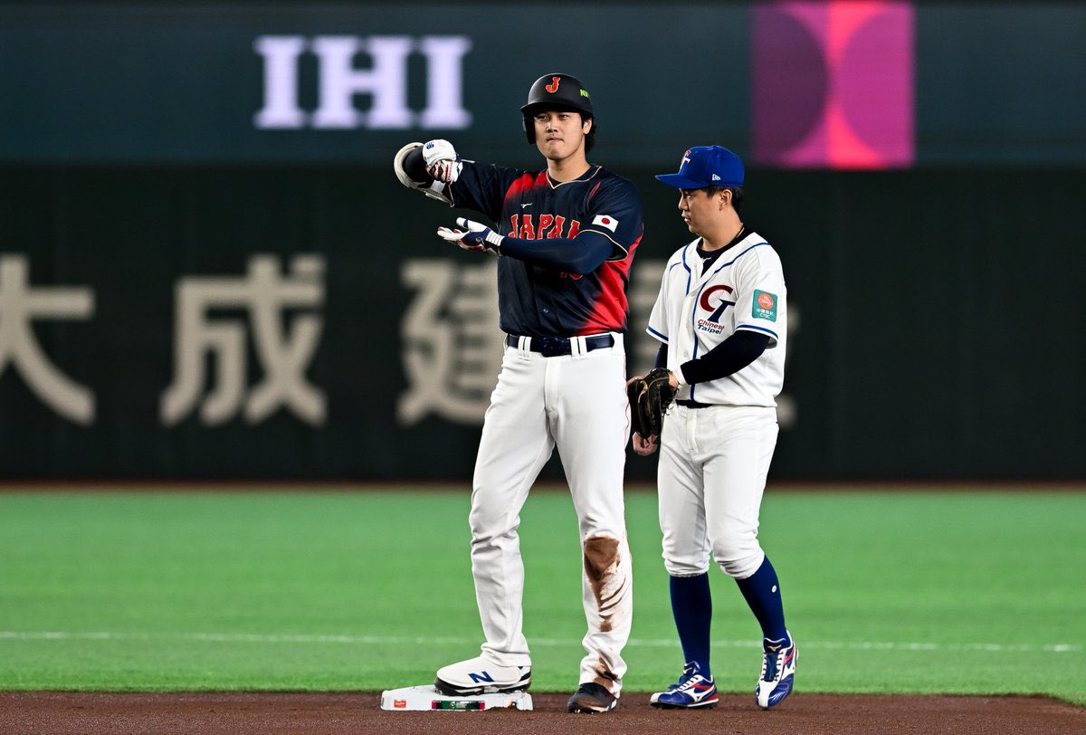 Reipre5's tweet photo. He is a great presence.
今年の草野球はしばらくお茶立てポーズが流行りそうだね🍵
早くシーズン来ないかな〜⚾️ https://t.co/GTM06RNTuc