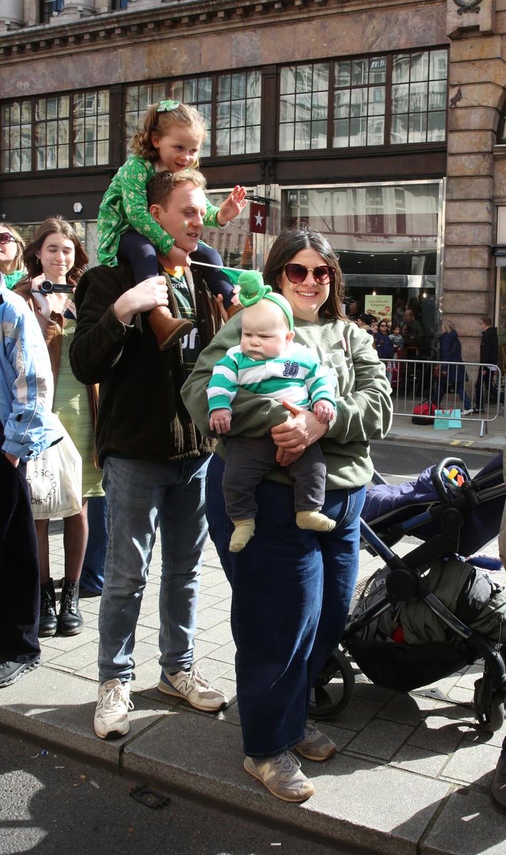 LDN_pressoffice's tweet photo. ThousandsĀ filled Londonās streets &Ā Trafalgar SquareĀ toĀ celebrateĀ St Patrickās Day. Londonās Irish community formsĀ an essential part of theĀ capitalāsĀ vibrancy and spirit, and todayās celebrations were a testament to that.Ā #StPatsLDN https://t.co/DqhPB4f2Q8