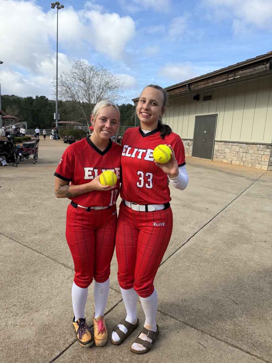 ShockwavesElite's tweet photo. Shockwaves Bombsquad checking in from day 2 of Bracket Day!!

Its not tournament day without our Bombsquad!!

#33 Hannah Harris  / Solo Bomb
#13 Aubree Busbee / Solo Bomb

Way to swing thr bat young ladies!!

 #shockwaveselite #shockwavesBombsquad #swingforthefences #BeElite https://t.co/WiT1OBuA6k