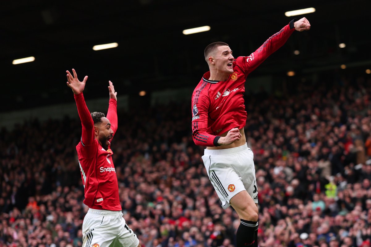 CBSSportsGolazo's tweet photo. Benjamin Šeško's last 10 games for Man Utd:

- Burnley ⚽️⚽️
- Brighton ⚽️
- Arsenal ❌ 
- Fulham ⚽️ (Stoppage-time winner)
- Spurs ❌ 
- West Ham ⚽️ (Stoppage-time equalizer)
- Everton ⚽️ (Winner)
- Crystal Palace ⚽️ (Winner)
- Newcastle United ❌
- Aston Villa ⚽️ https://t.co/XcfdIhbKid