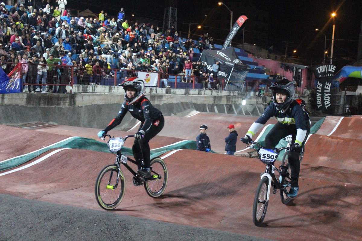 📌 Con graderíos llenos en la renovada pista La Concordia, gracias al trabajo de autogestion de <a href="/FEDEAZUAY/">Fedeazuay</a>, se vive la II Copa FEC 2026.

👉 Más información:
facebook.com/share/p/1DDacU…

🚨 RECUERDA 🚨
👉 FEDEAZUAY CREE EN TI..!
<a href="/CHUG0Abril/">Patricio Abril</a>