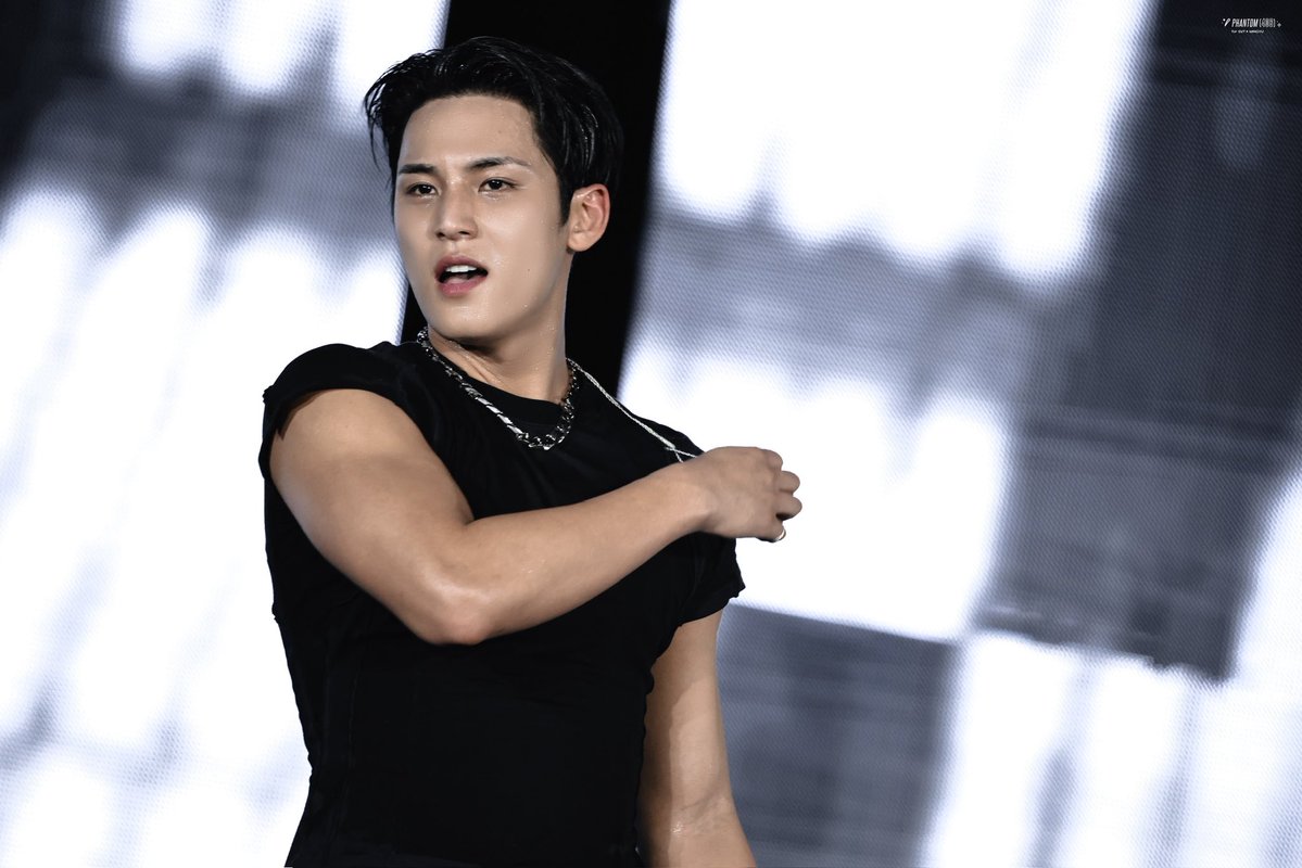 𝐏𝐡𝐚𝐧𝐭𝐨𝐦 𝟒𝟎𝟔 tweet media