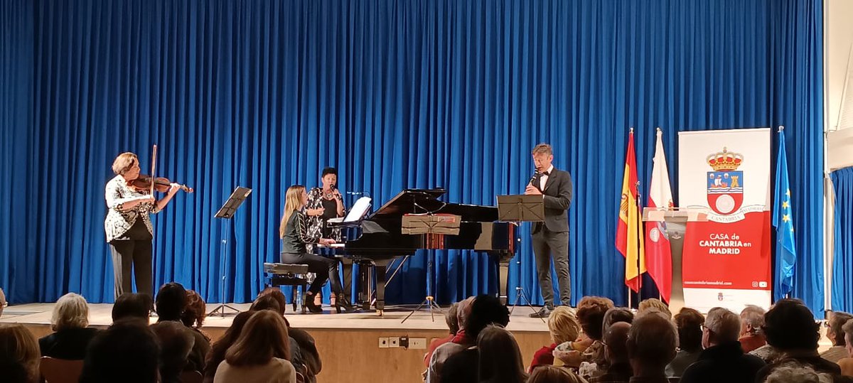 delunayfango's tweet photo. Otra hermosa noche de musica con sala completa hemos pasado en @casacantabriamadrid 💙 

Muchas gracias a quienes volvieron a escucharnos después de habernos escuchado en el Colegio Mayor Argentino y a todo el nuevo público que hicimos. 

GRACIAS MADRID POR RECIBIRNOS TAN BIEN!! https://t.co/9m5wmfijSv