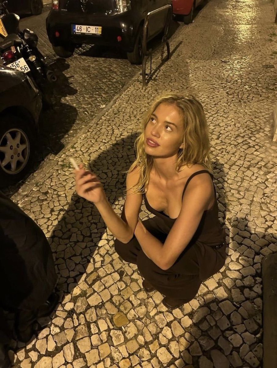 Type of a girl you meet the last day of your vacation, spend 22 hours with, and then never see her