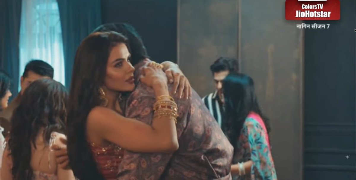 snowwpetall's tweet photo. Aryanta fed cake to each other and hugged🥹❤️ #Naagin7 #NamikPaul #PriyankaChaharChoudhary https://t.co/RranzSunQ1