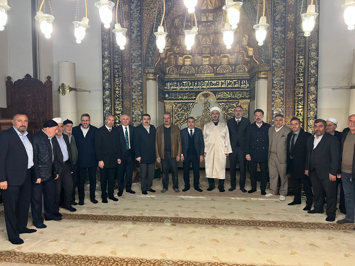 oktayyilmaz16's tweet photo. Bugün, 500 yıldır Erzurum’da süregelen kadim bir geleneğin izinde, 1001 Hatim Duası programında hemşehrilerimizle bir araya geldik. Her bir hatim, geçmişten geleceğe uzanan bir köprü, gönüllerimizi birbirine bağlayan bir dua zinciri oldu. https://t.co/psCpoJmklQ