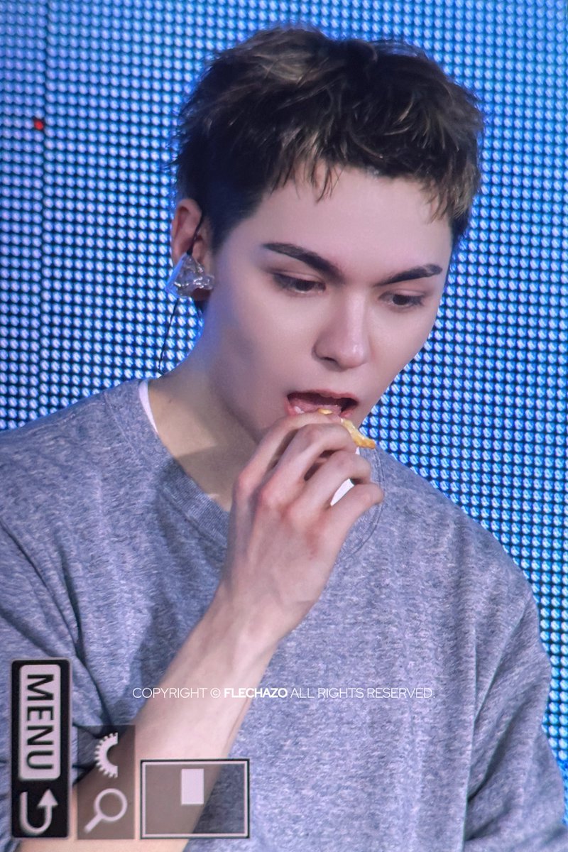 Flechazo✘0218 tweet media