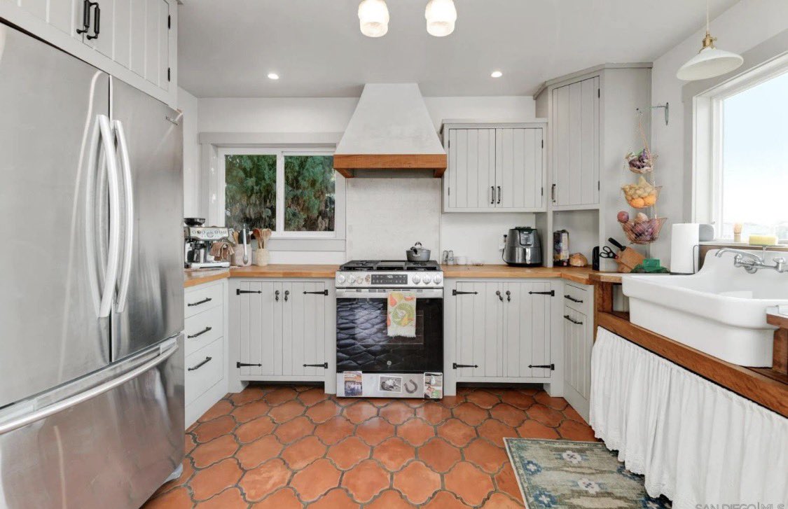 TDiamondRealtor's tweet photo. Just closed on 2130–32 B St in San Diego!

This one was especially meaningful. Not only was it a great multi-unit property, but it was also the second property I’ve had the privilege of selling for these clients, who are also friends and trusted partners. https://t.co/VdJXPtiN8x