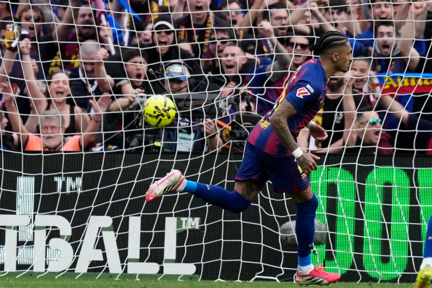 mostofapbn's tweet photo. Barcelona - Sevilla en directo | Dos goles de penalti de Raphinha dan ventaja al Barça.
Los de Flick buscan una victoria que les devuelva la ventaja de cuatro puntos sobre el Madrid y los de Almeyda quieren tres puntos que les alejen del descenso.
#barcelonavssevilla
#Australia https://t.co/RhxWEif8SQ