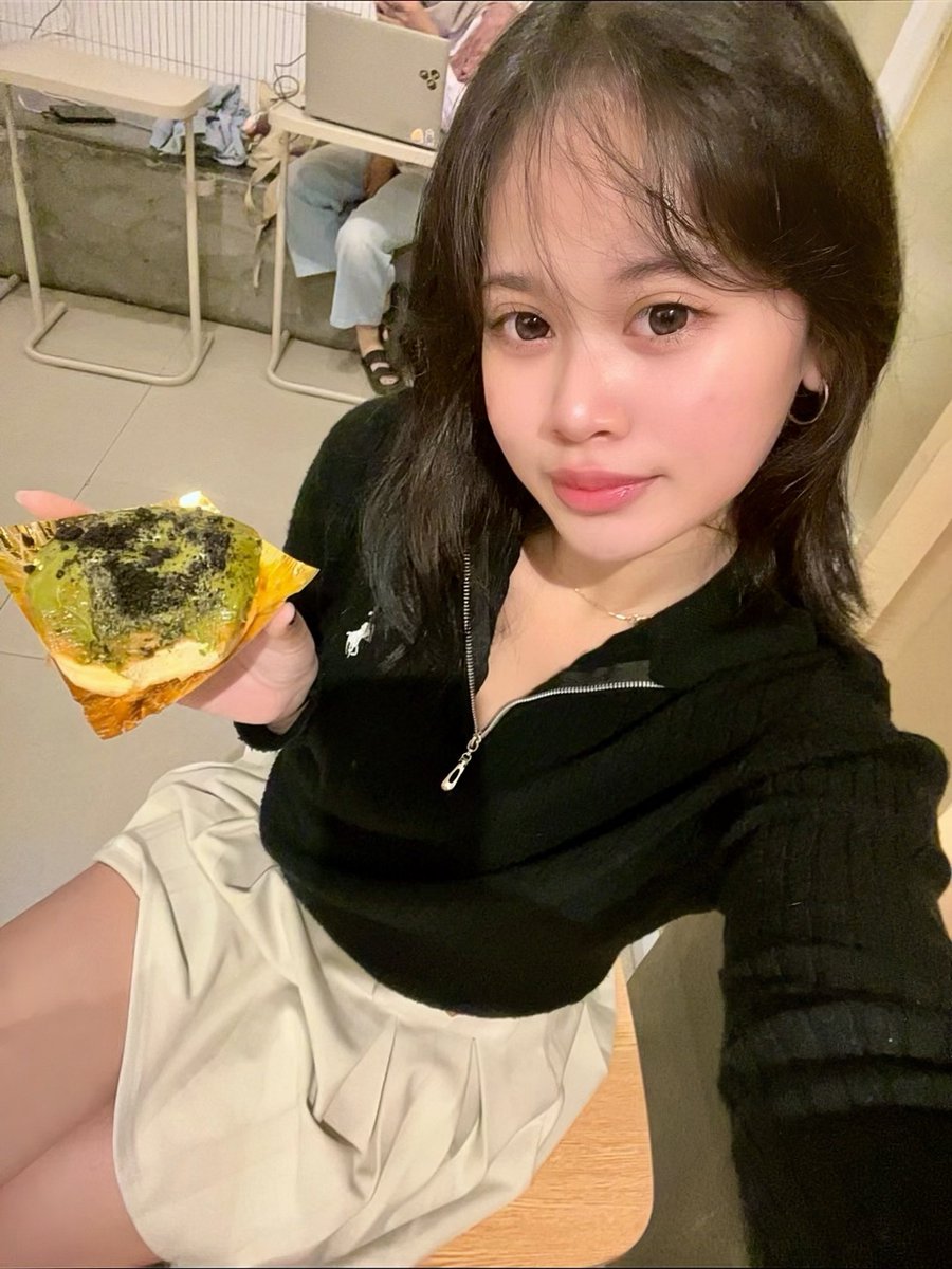 𝑐𝑎𝑙𝑒 tweet media