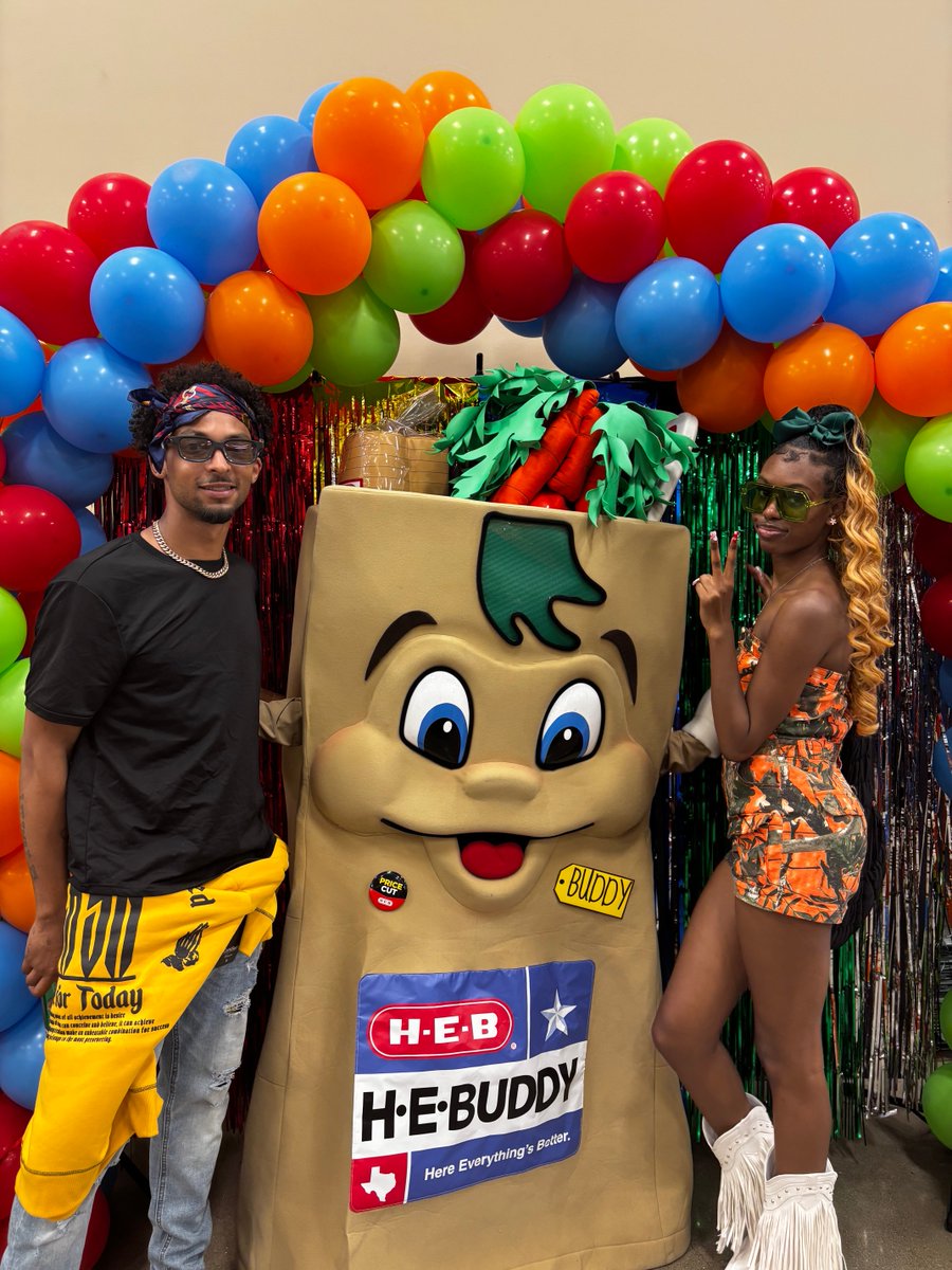 KikiMarieTV's tweet image. Helping the grocery stores in Texas! 

For The Community 🗣️

Austin, TX 🤠

#austin #texas #austintx #512 

youtube.com/live/8YpOgIGLX…