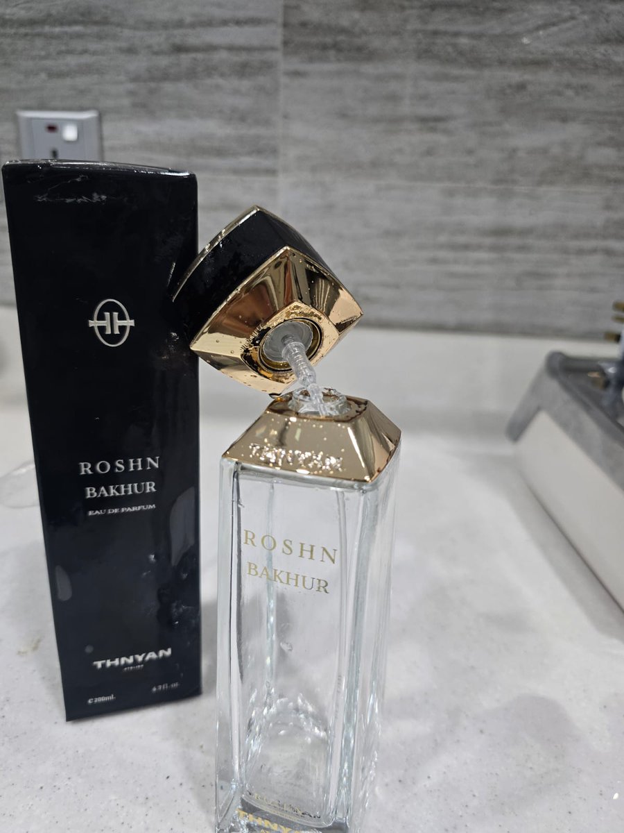 abulehan's tweet photo. @thnyan_perfumes  استلمت الطلبية رقم 245959500 من قبل مندوبكم اليوم وحين فتحتها وجدت احد العطور مكسور 
ولا يوجد طريقة للتواصل معكم ، فضلا الرد عاجل
@Y0101P https://t.co/lKE6Vhog02