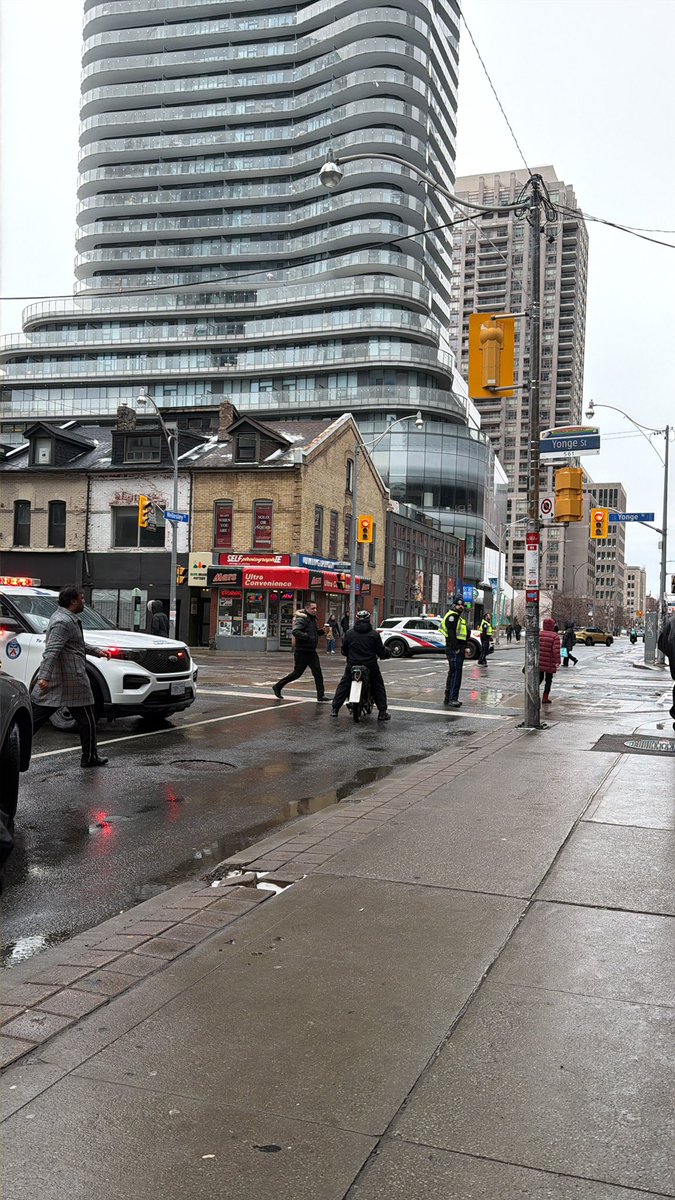 reporting_bug's tweet photo. Road closure on Wellesley and Yonge st due to #stpatrick day parade!! https://t.co/c9AmmGV759