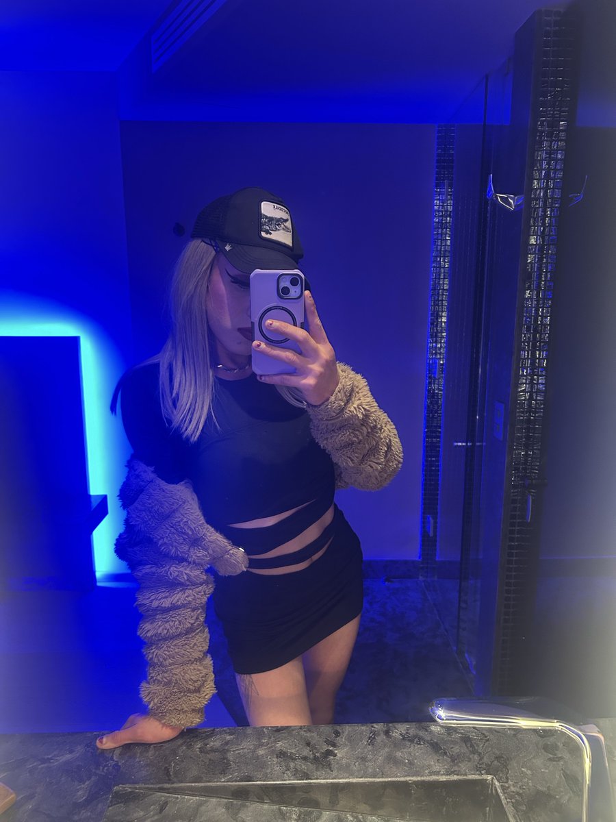 Queen_1one's tweet photo. #toluca #flaquita #superhot  que rico es comer dos veces 🥵🙈🤭🤭🤭🤭 https://t.co/eWGiRzXTjt