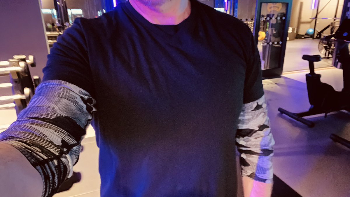 akkanalke1's tweet image. Tänkte ha vilodag idag — men har inte ro till det, så det får bli ett pass ändå.

#styrka #dagensfys #metime