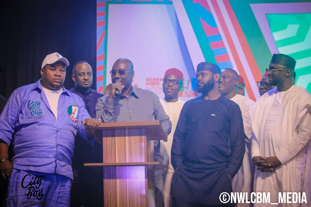 sharvee2's tweet photo. South-east opposition nightmare in one picture. The partnership that's giving naysayers migraine. 

CITYfied South-East 

#obicubana #cubanachiefpriest #seyitinubu https://t.co/xlomMBSfhQ