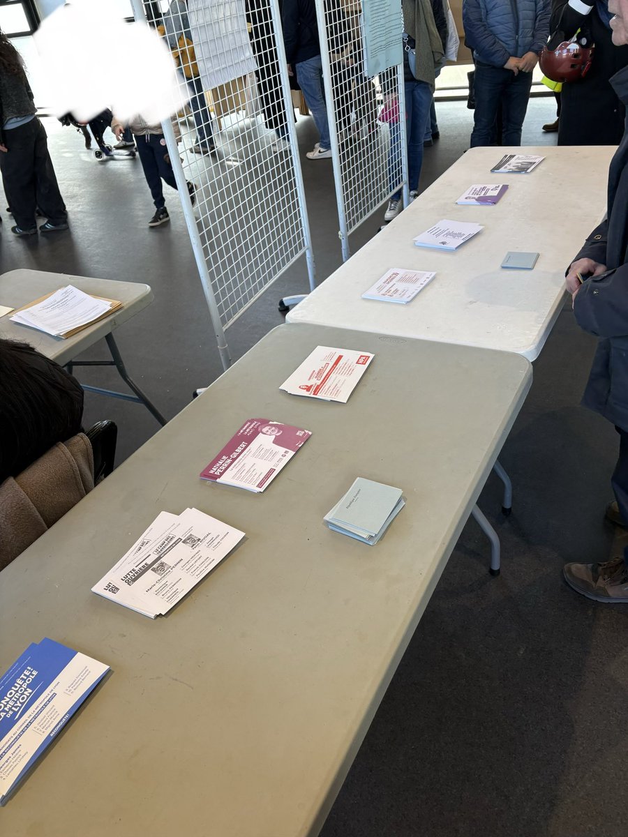 a_dupalais's tweet photo. Graves anomalies dans les bureaux de vote du 8e arrondissement : absence de nos bulletins de vote, procès verbaux non complétés, pdts de bureaux exprimant des opinions politiques. Je compte sur @prefetrhone pour assurer la régularité des opérations électorales à Lyon 🗳️ https://t.co/p12qo9RY6F
