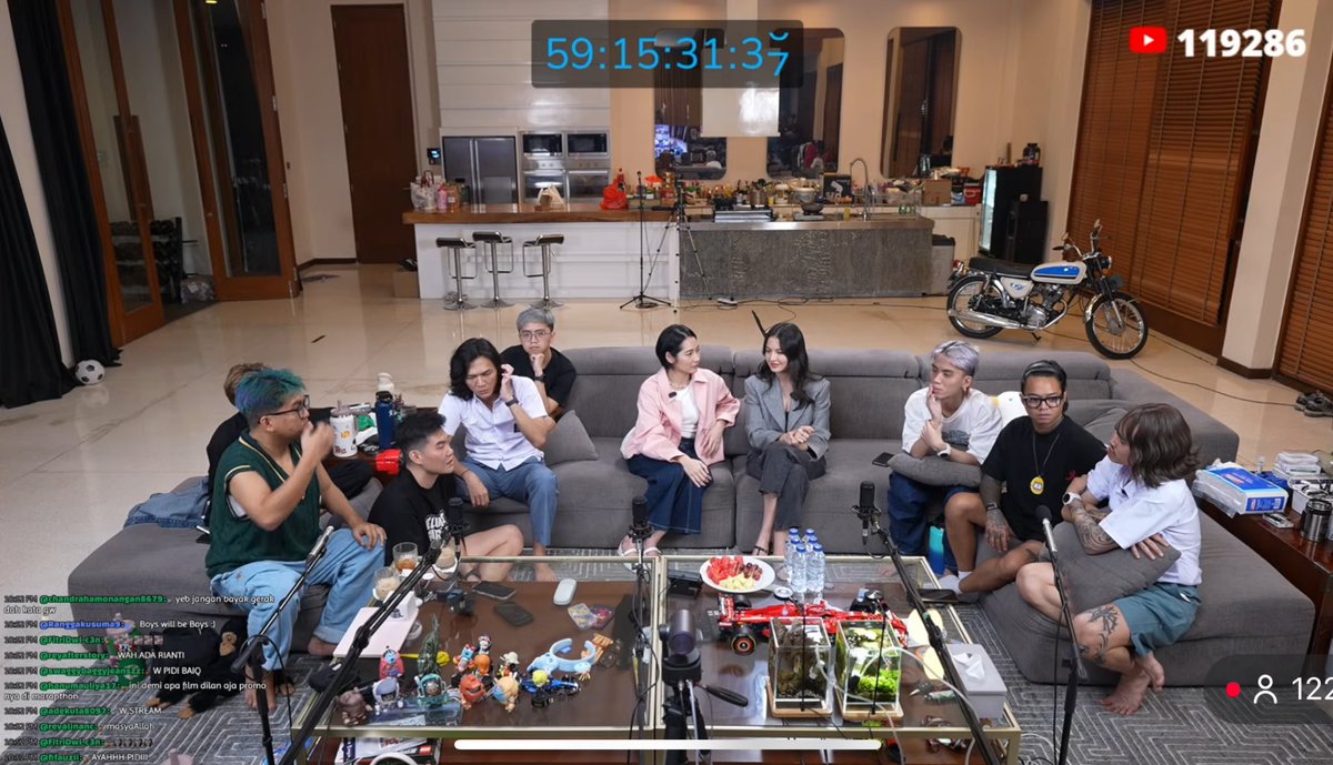 News: Raline Shah dan Nike Anjani jadi tamu di Marapthon. Kode untuk Film Dilan ITB 1997?