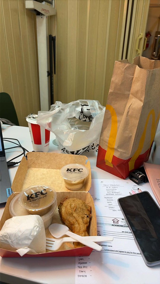 yourbossharvs tweet media