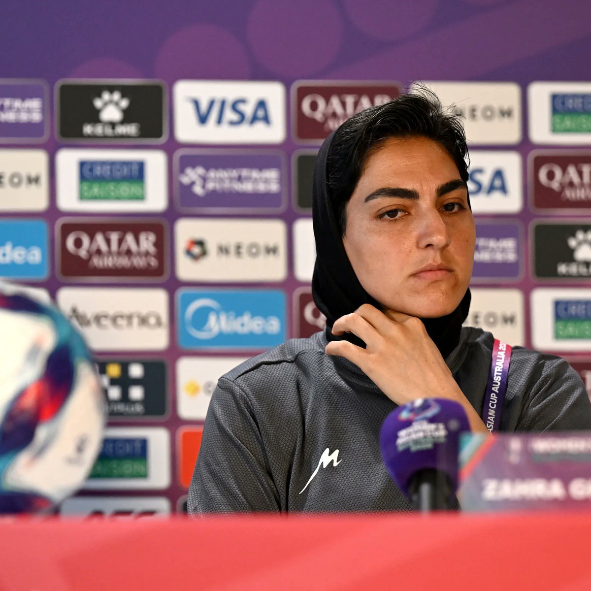 MarioNawfal's tweet photo. 🚨🇮🇷 7 Iranian women footballers applied for asylum in Australia.

5 changed their minds and are going home.

We don't know what they were told. We don't know what they're afraid of. 

Rumors say the regime's threatening their families. 
https://t.co/r5l3moS0lh