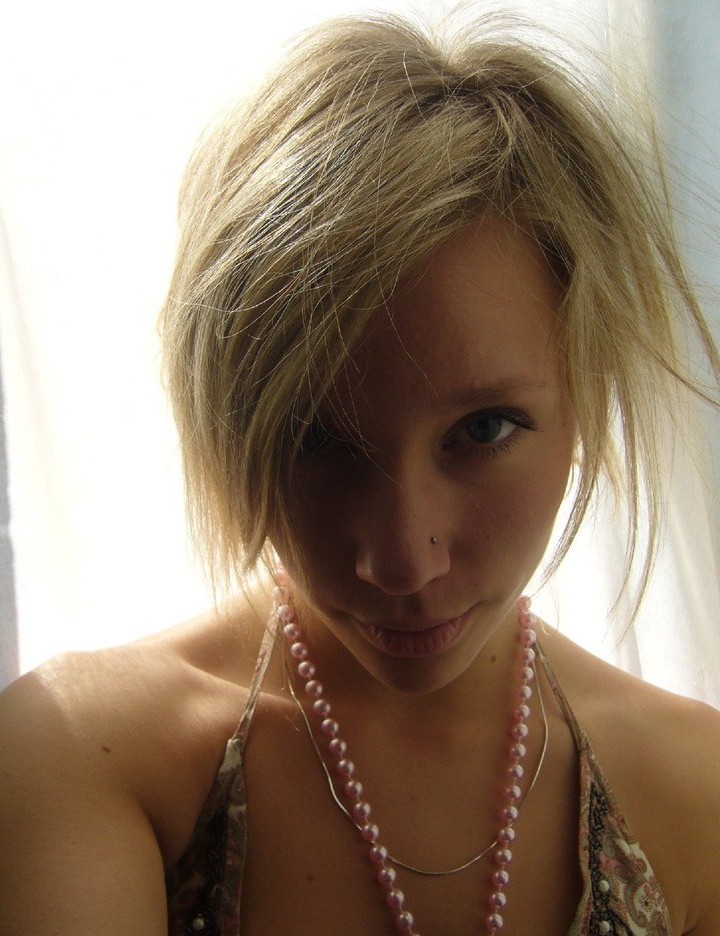 Plein de likes si vous me trouvez belle et tinyurl.com/vbsrfsxs pour me voir et parler avec moi en direct