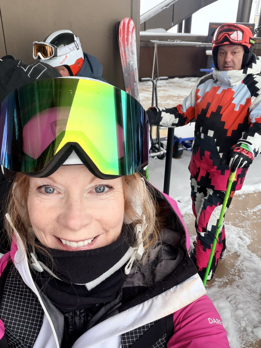 FamilySkiTrips's tweet image. How many #Ski areas have you skied? #skiing  #363 for me! #pila #italy🇮🇹❤️🎿  @aostawelcome and it’s #snowing #familyskitrips 🥰 familyskitrips.com