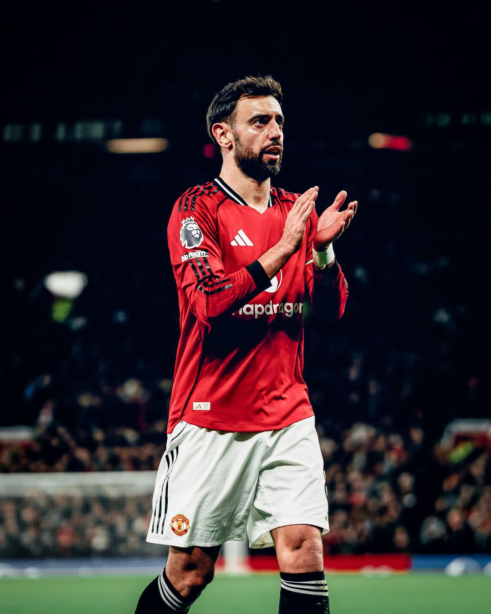 Roy Keane on Bruno fernandes surpassing Manchester United's assist record🗣
 " I mean good for him, he's obviously got talent... but i can't help but judge the quality of some of his assists, a good lot of them were from set pieces, I'm sorry but that's not a playmaker"