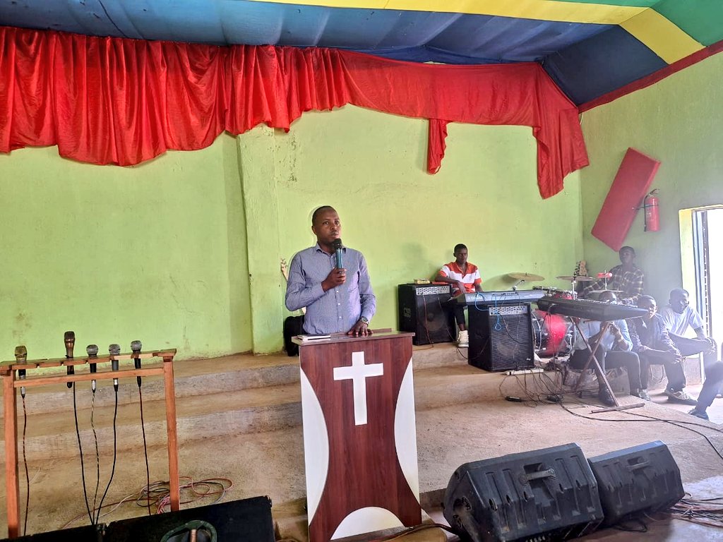 BugeseraDistr's tweet image. Kuri iki cyumweru, mu Mirenge itandukanye y’Akarere ka #Bugesera habereye ubukangurambaga mu nsengero, bugamije kwimakaza ihame ry'uburinganire #GAD, kurengera umwana no gushishikariza abaturage kubaka umuryango ushoboye kandi utekanye. 
Banibukijwe kandi gukomeza kwirinda ibiza.