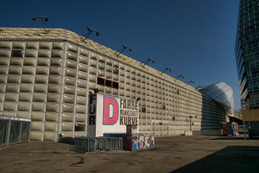 2001 Live tweet media