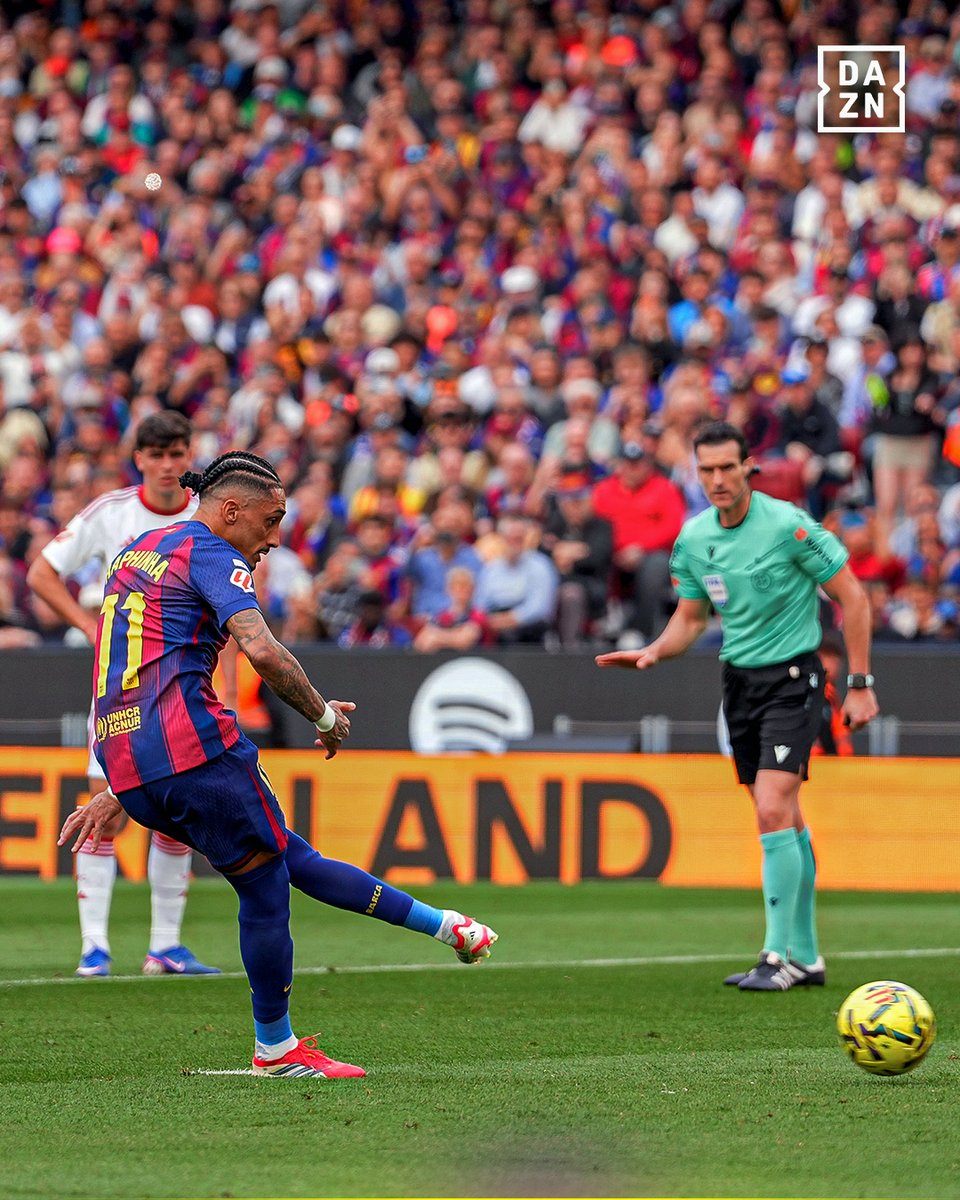 DAZNFootball's tweet image. 🎯 RAPHINHA x2

The captain makes no mistakes from the penalty spot, helping Barça to a healthy half-time lead over Sevilla.

#LaLiga