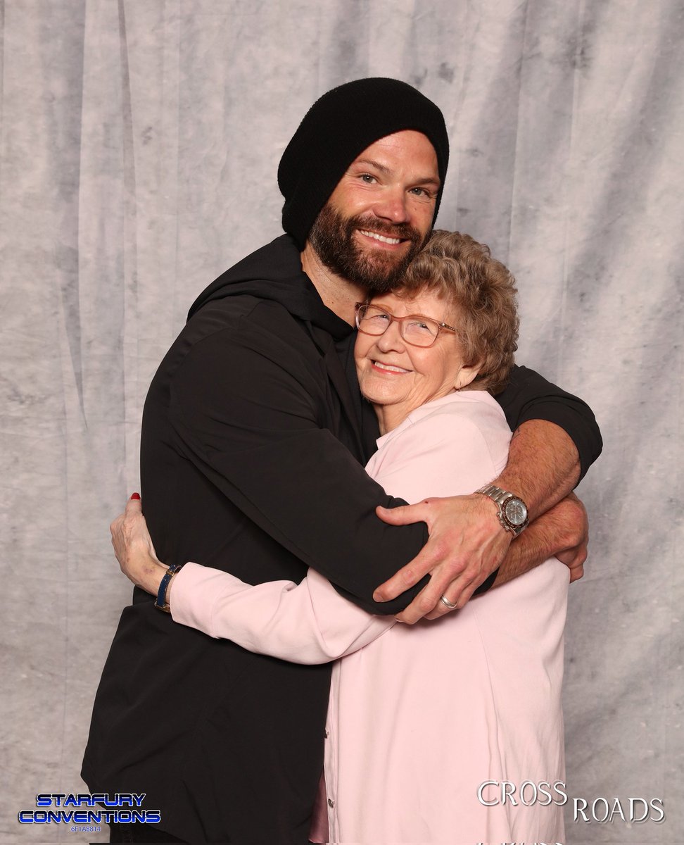 Maxinerosetta's tweet photo. My favourite convention photographs so far.
This year I'll be celebrating my 86th birthday at Starfury Conventions #Highlanders9 the Outlander convention. 
I am looking forward to getting a photograph with Young Ian &amp; Ian. https://t.co/stwYo1hHKK
