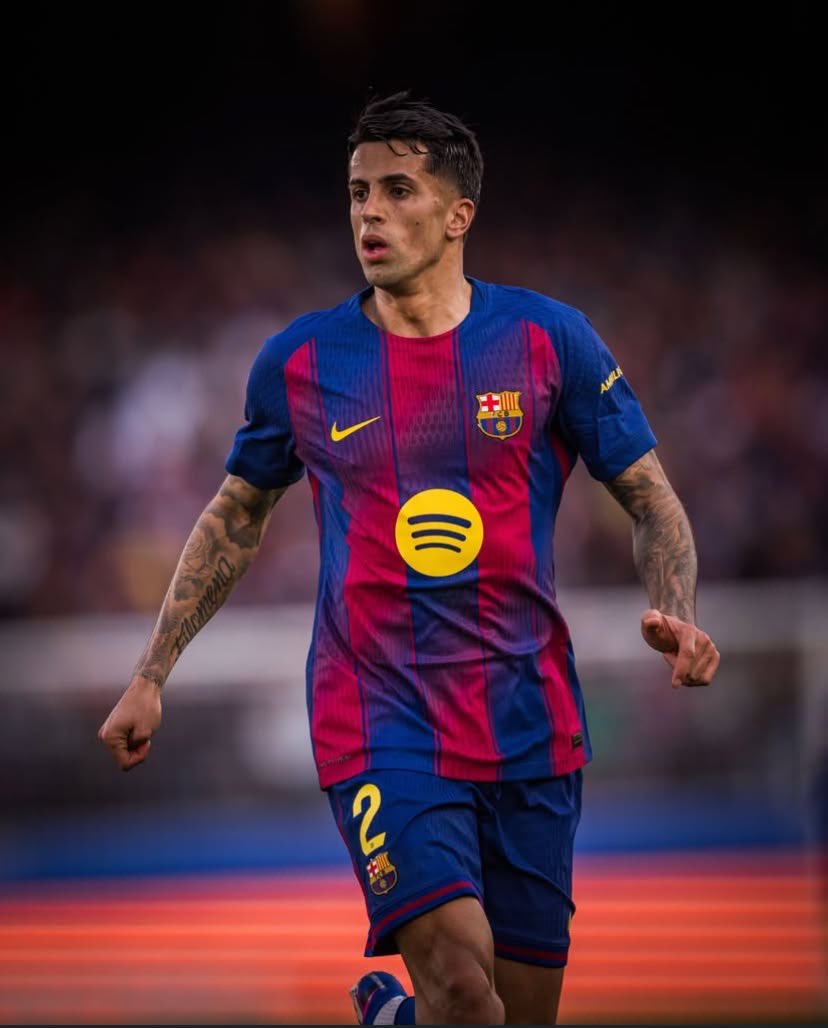 omarabdalla0's tweet image. Cancelo absolute masterclass should make lewa score this game and gain his confidence back i believe in masked lewy💙❤️