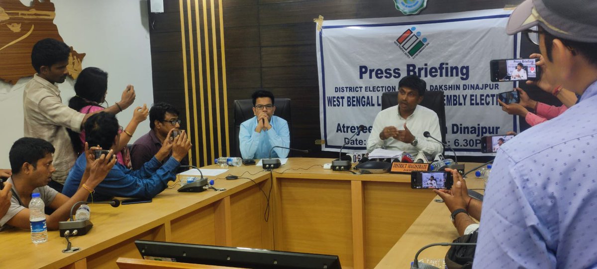CEOWestBengal's tweet image. DM &amp;amp; DEO Dakshin Dinajpur conducting a press conference regarding the announcement of the General Election to the #WBLA - 2026 today at Dakhin Dinajpur district, West Bengal.
#WestBengalElections2026 
#PressConference
@ECISVEEP @SpokespersonECI 
@PIBKolkata @airnews_kolkata