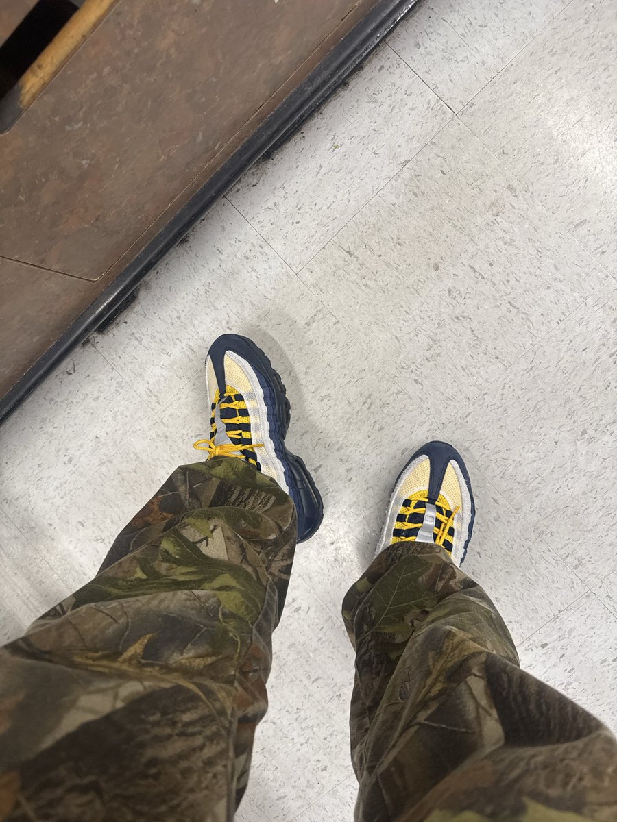 Late but…
Day 15 #MarchMAXness #Airmaxday