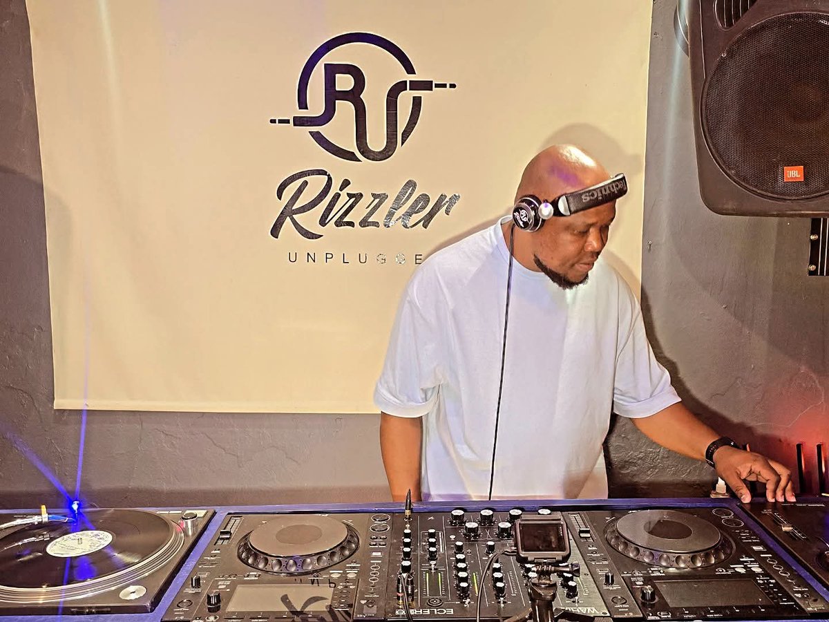 ℝ𝕚𝕫𝕫𝕝𝕖𝕣 𝕌𝕟𝕡𝕝𝕦𝕘𝕘𝕖𝕕 tweet media