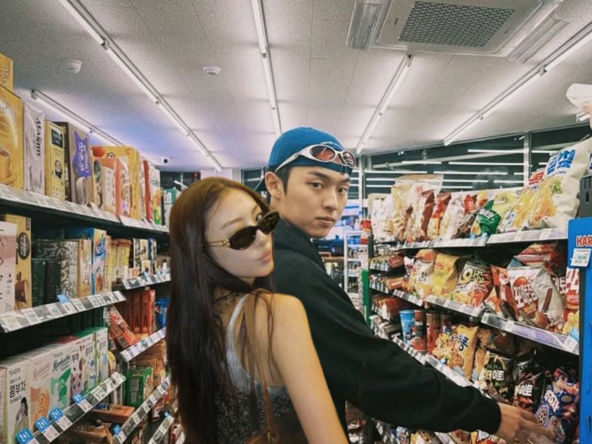 alexa, c. tweet media